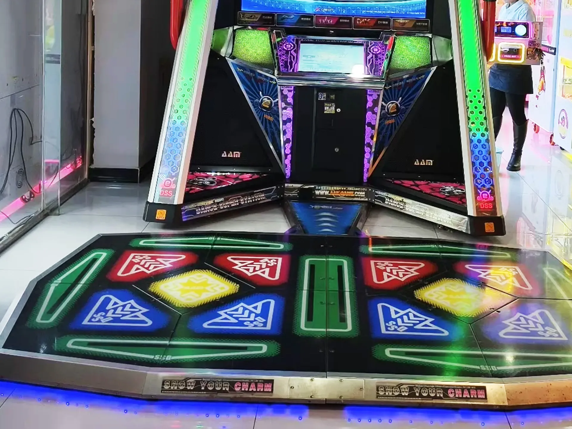 Playing Dance Dance Revolution, 1998